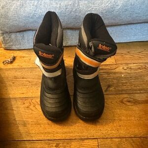 Totes Black Boots with Orange Highlights size 11